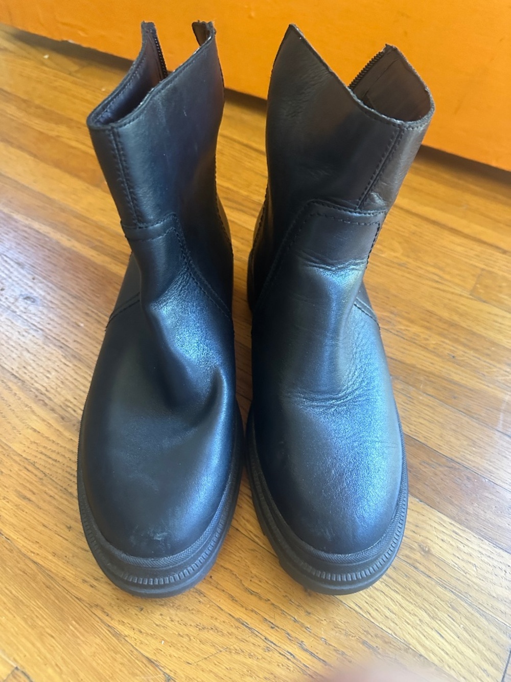 Naturalizer Black Leather Lug Sole Back Zip Ankle Boots Sz 6.5